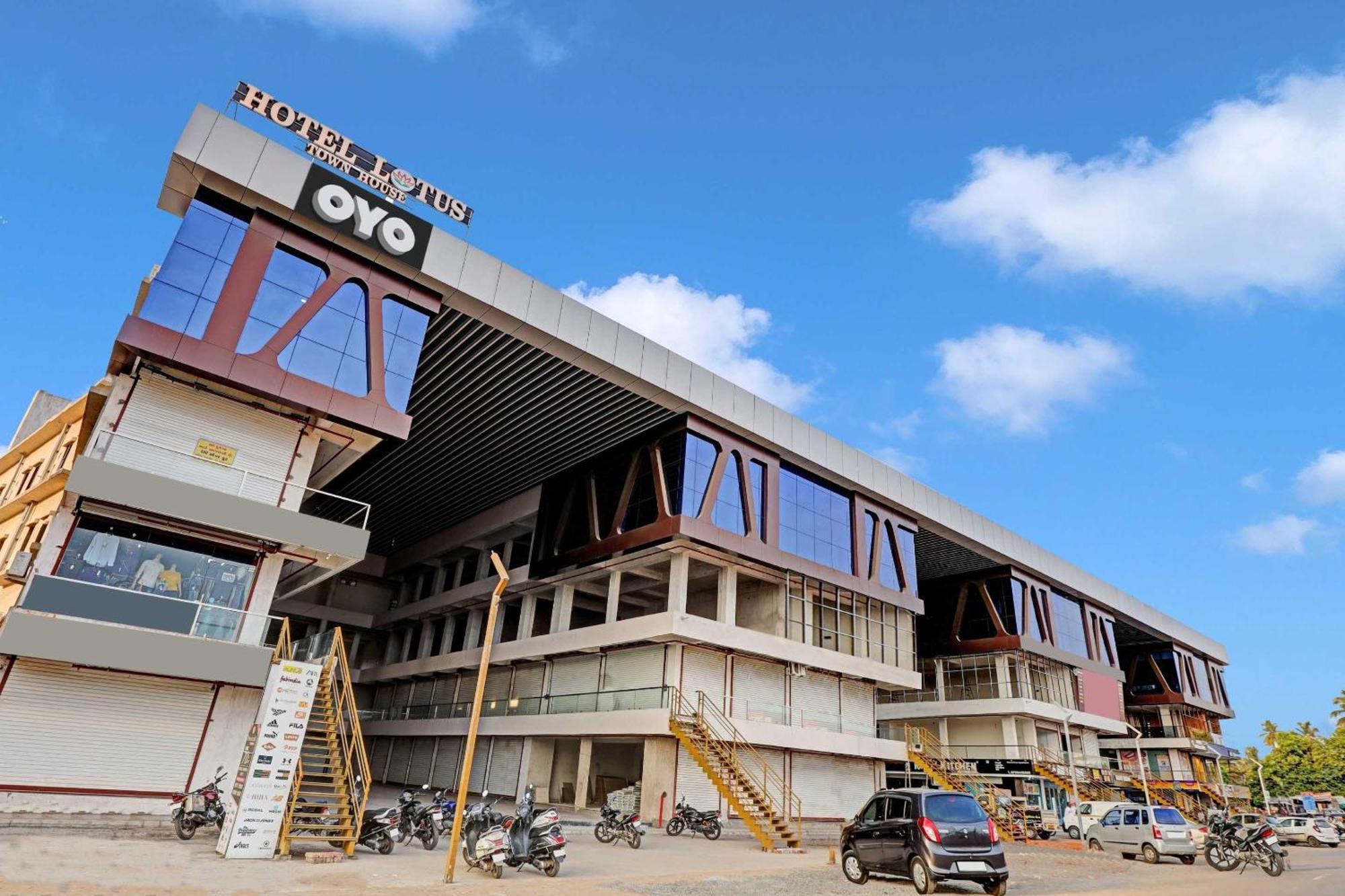 Hotel O Lotus Surat Exterior photo