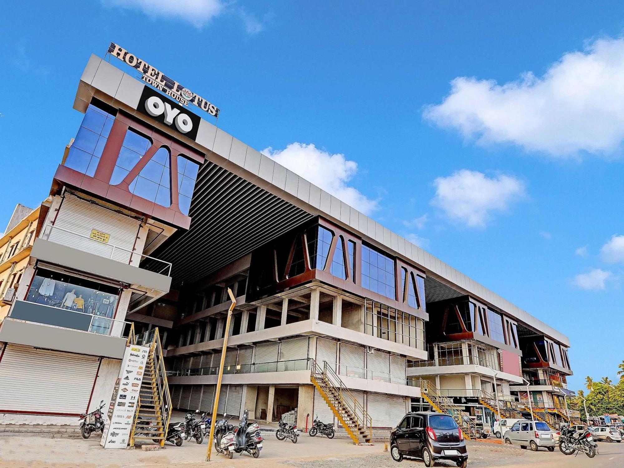 Hotel O Lotus Surat Exterior photo